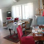 Pensjonat Holsthuset Losji