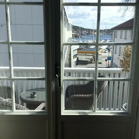 Holsthuset Losji *