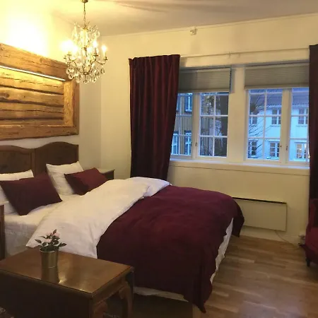 Holsthuset Losji 4* Grimstad