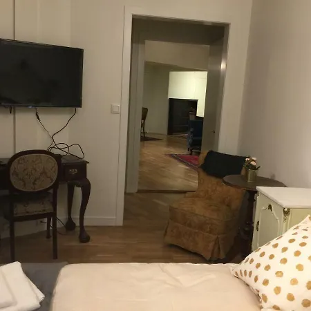 Gæstehus Holsthuset Losji 4*