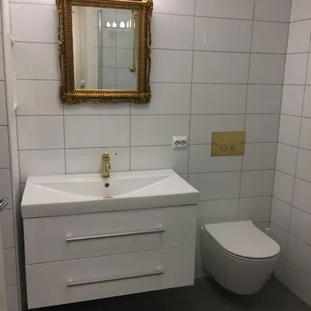 Holsthuset Losji