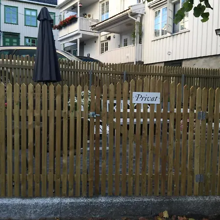 Pensionat Holsthuset Losji 4*